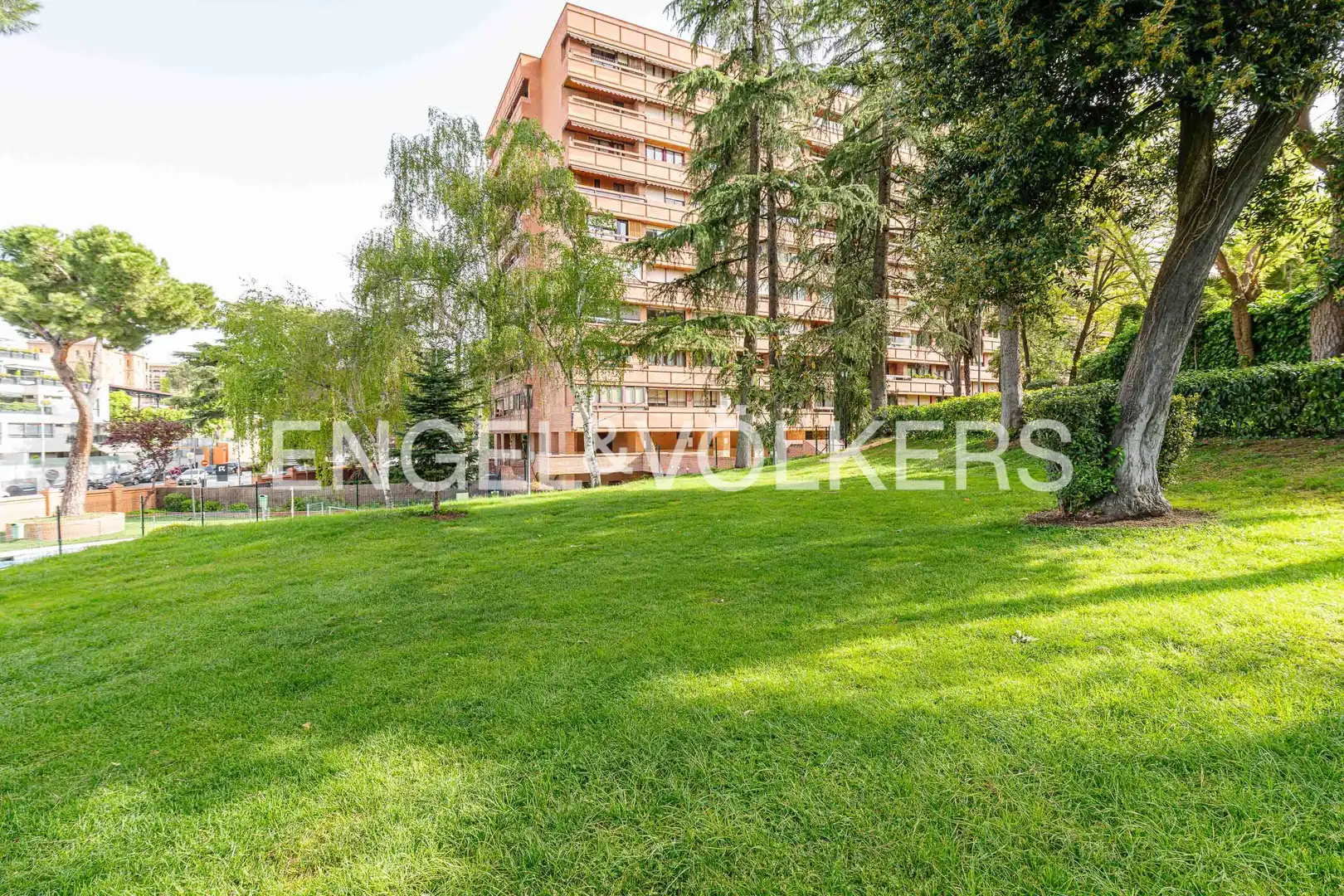 Außenansicht von Wohnung zum Verkauf in Madrid mit Heizung, Parkett und Abstellraum