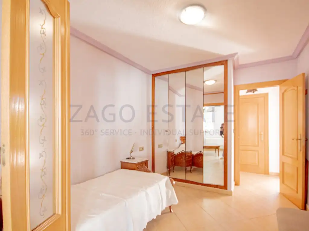 Habitación de Casa adosada en venta en La Nucia con Jardín privado, Amueblado y Horno