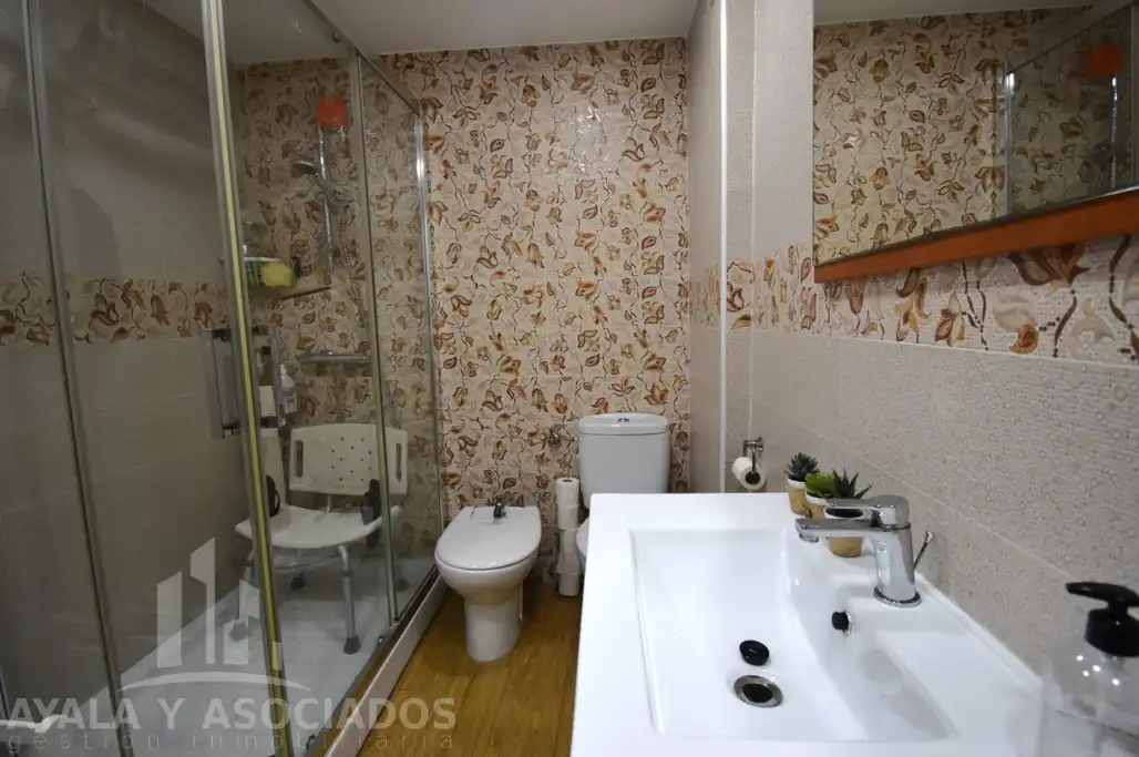 Baño de Piso en venta en Cartagena con Aire acondicionado y Calefacción