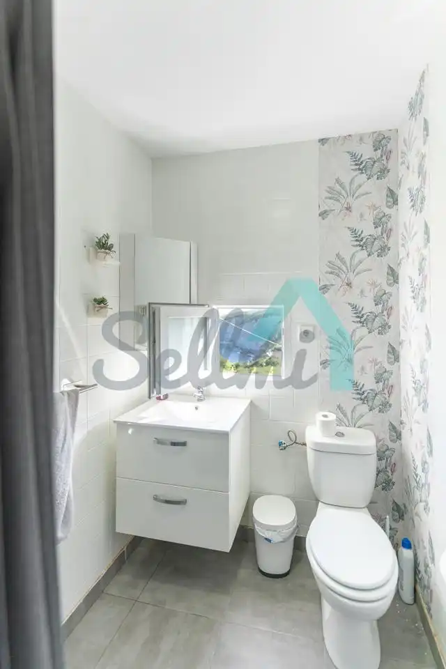 Bany de Casa o xalet de lloguer en Gijón  amb Jardí privat, Piscina i Moblat