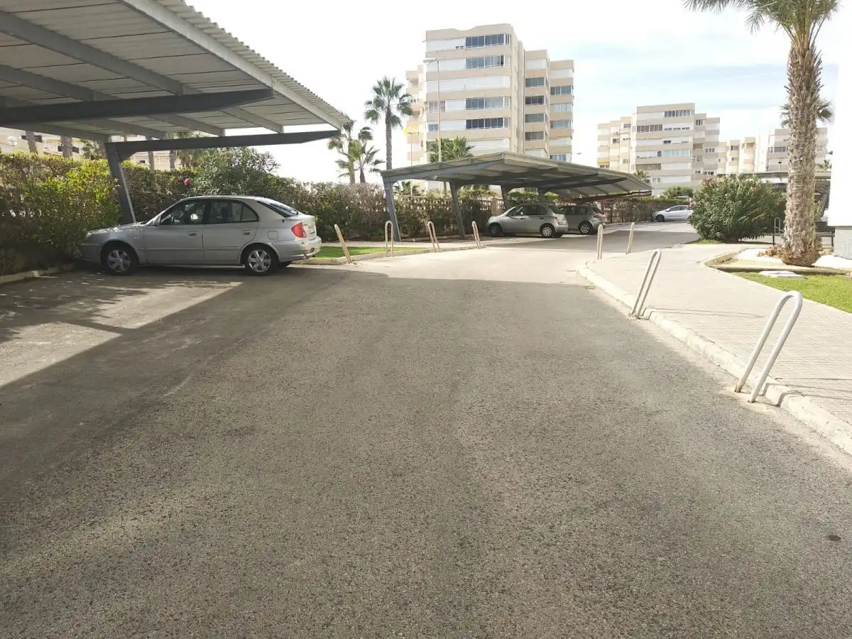 Parking de Apartamento de alquiler en Alicante / Alacant con Terraza, Amueblado y Balcón