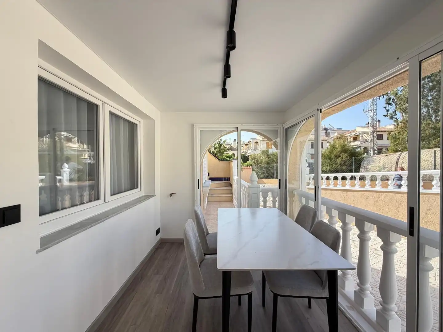 Terrassa de Casa adosada en venda en Torrevieja amb Aire condicionat, Calefacció i Jardí privat
