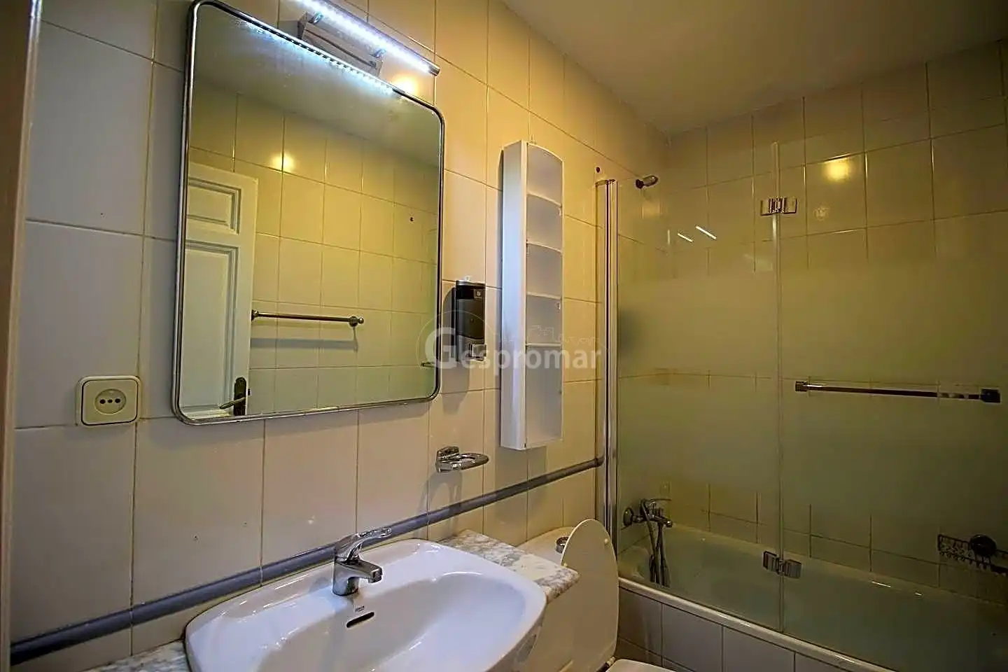 Habitación en De San Bernardo, Universidad - Malasaña
