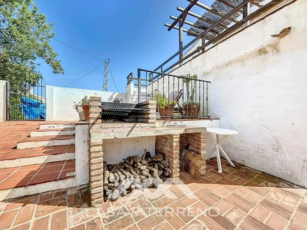 Vista exterior de Casa o xalet en venda en Comares amb Aire condicionat, Jardí privat i Terrassa