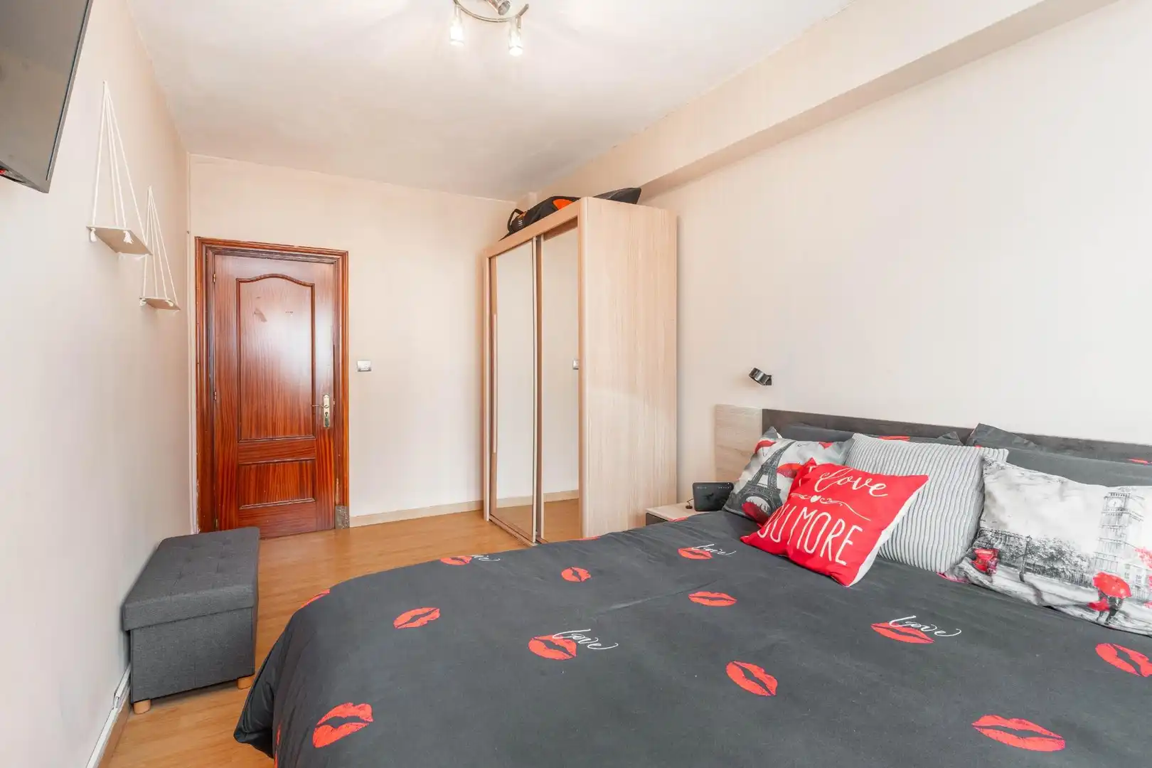 Habitación de Piso en venta en Gijón  con Calefacción, Terraza y Amueblado