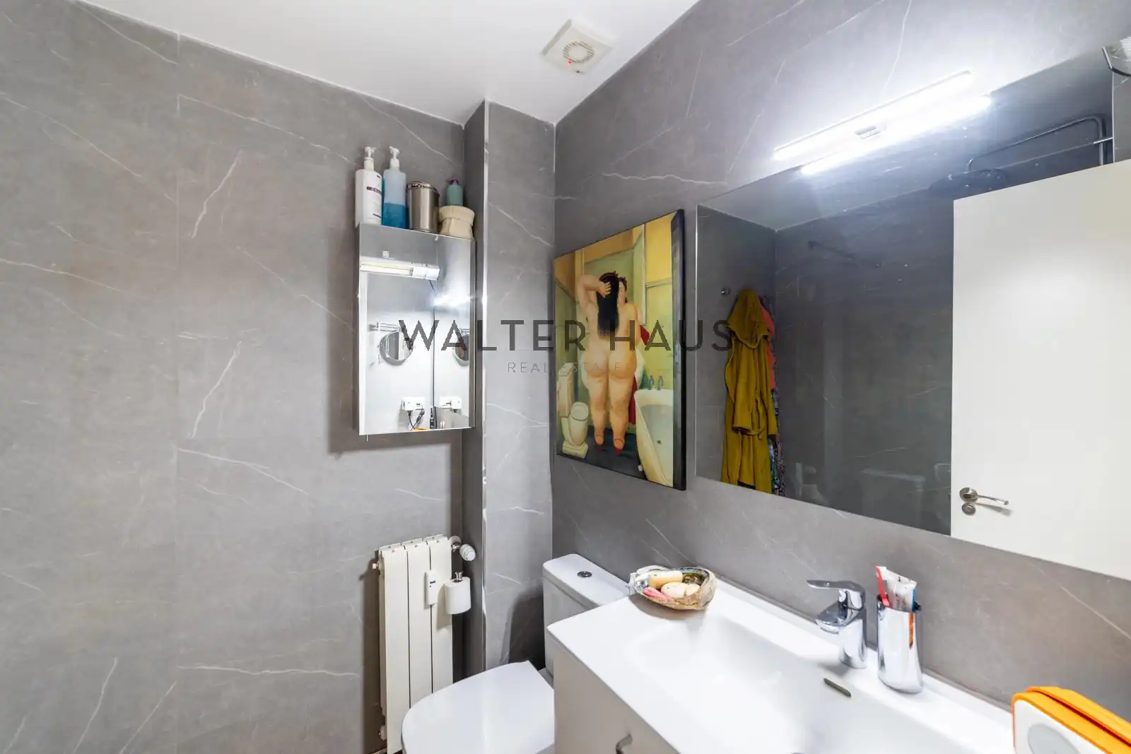 Bathroom of Flat for sale in Madrid  with Heating and Storage room