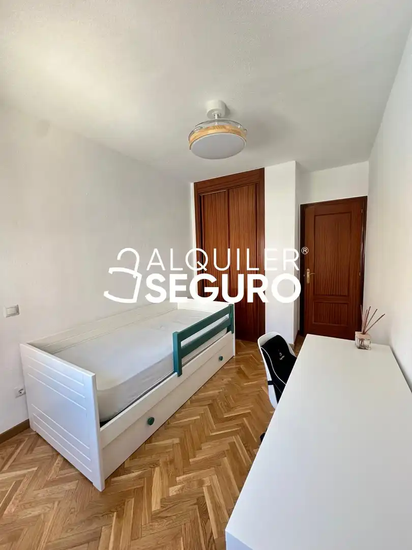 Piso de alquiler en de las Retamas, Prado Santo Domingo - Ensanche
