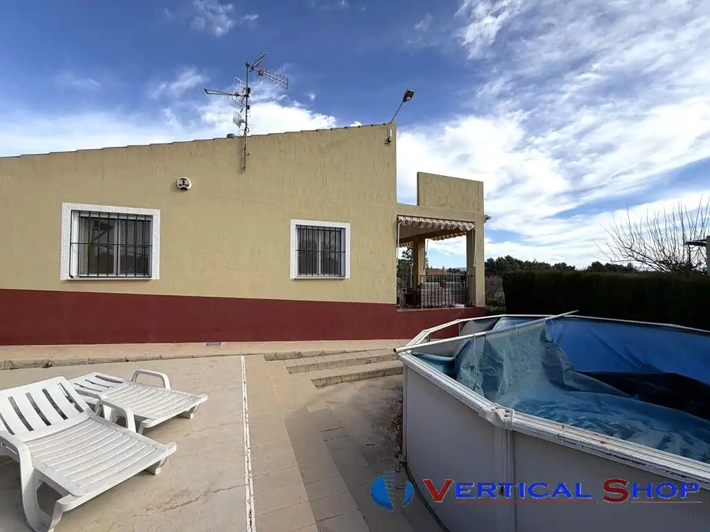 Vista exterior de Casa o xalet en venda en Caudete amb Aire condicionat