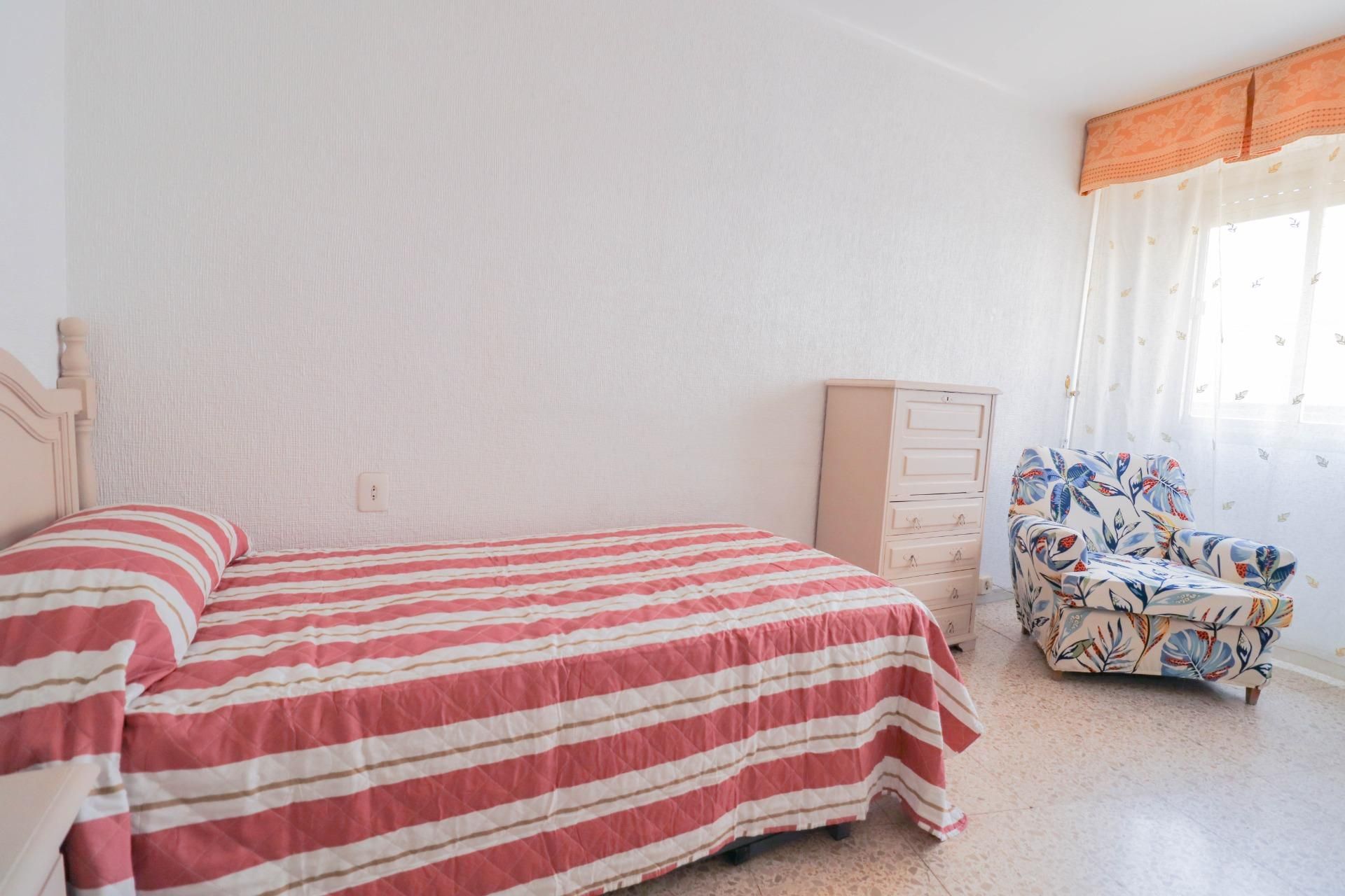 Habitación de Piso de alquiler en  Almería Capital con Aire acondicionado