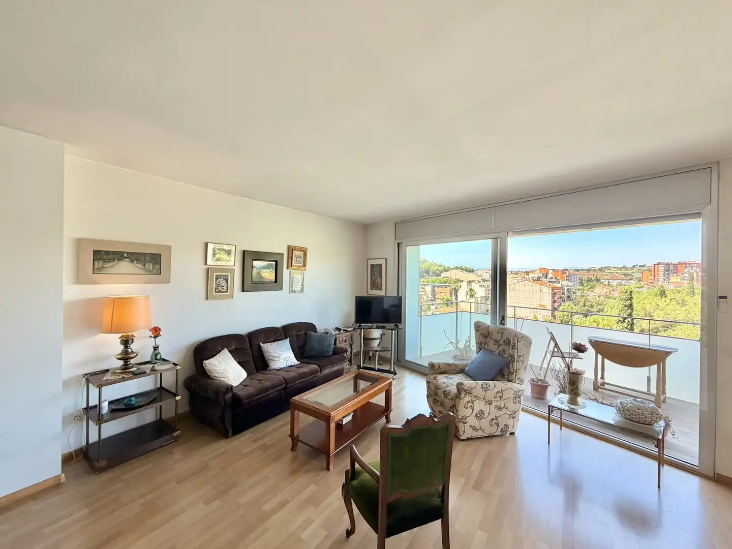 Sala de estar de Piso en venta en Figueres con Calefacción, Terraza y Horno