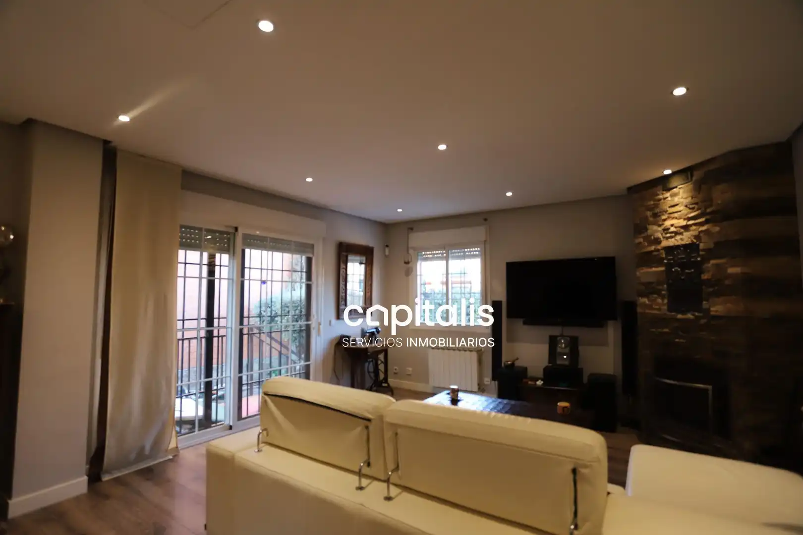 Living room of Houses for sale in Alcalá de Henares  with Air Conditioner, Heating and Private garden