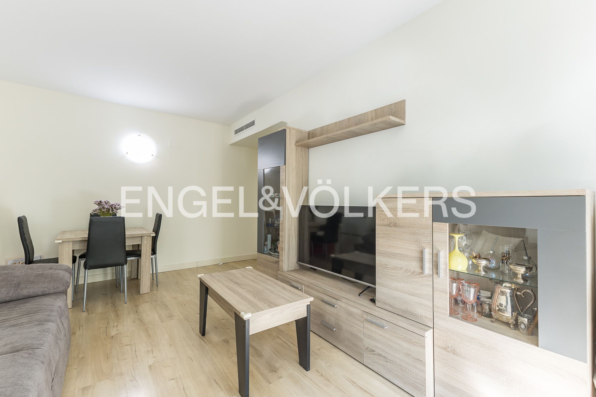 Sala d'estar de Apartament en venda en Esplugues de Llobregat amb Aire condicionat, Calefacció i Jardí privat