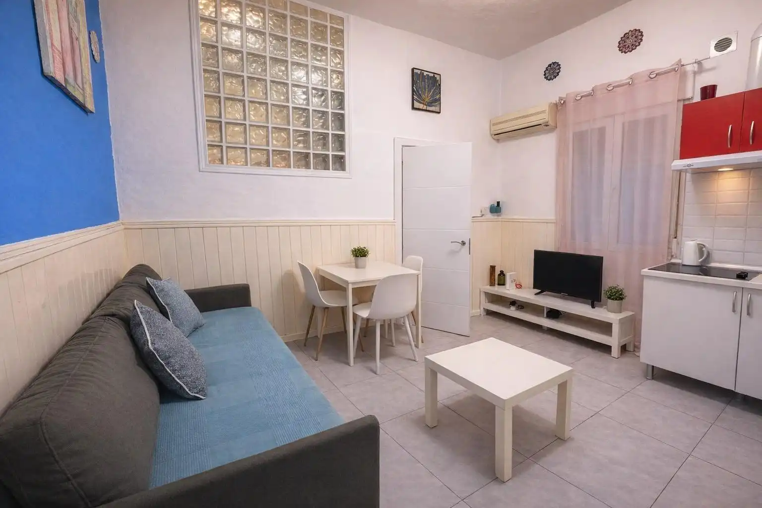 Sala d'estar de Apartament en venda en Madrid amb Calefacció i Moblat