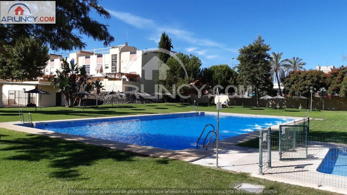 Piscina de Pis en venda en Alcalá de Guadaira amb Aire condicionat, Jardí privat i Terrassa