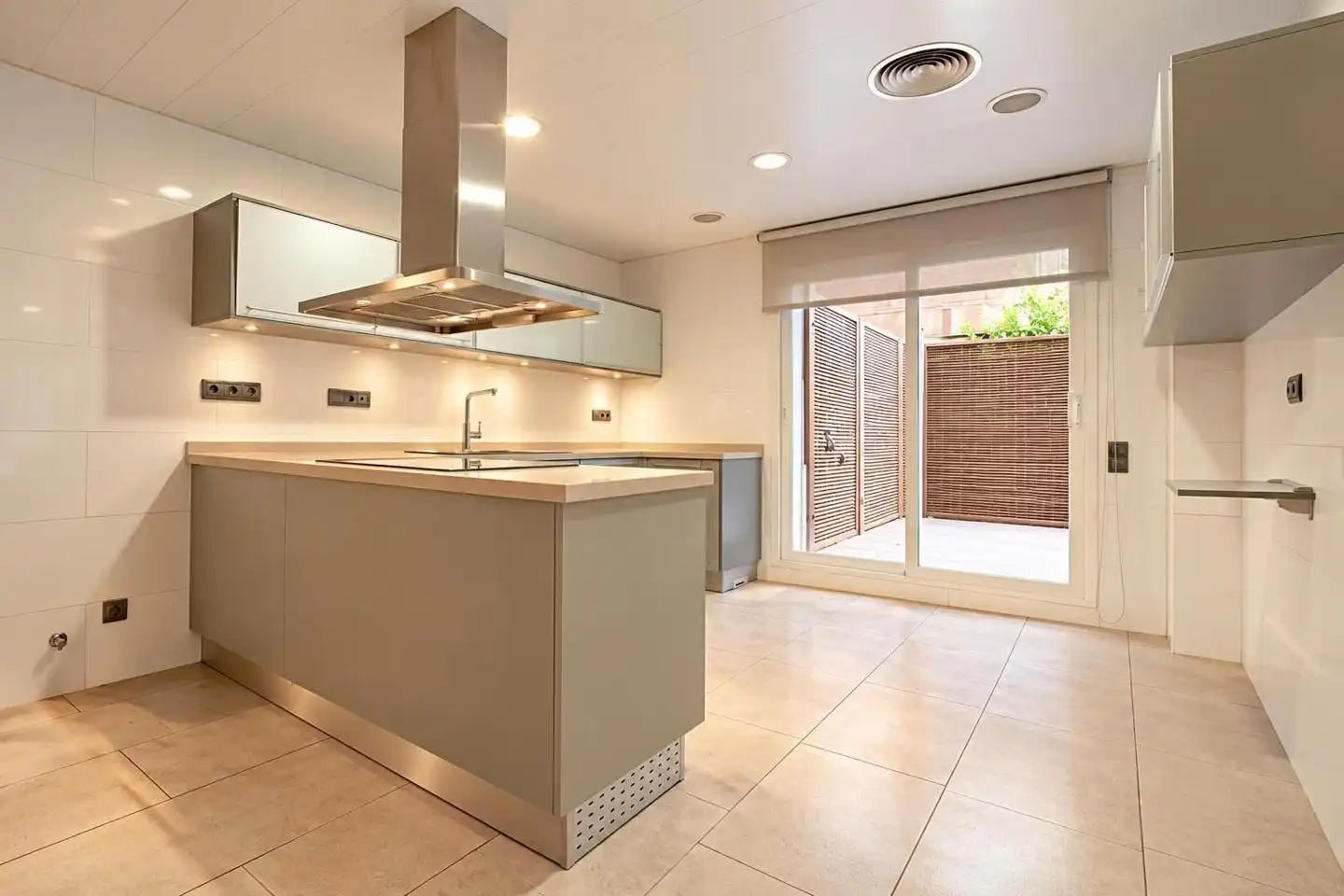 Kitchen of Ground floor for rent in Sarrià - Sant Gervasi