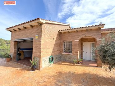 Chalet con balcón en venta en Costa Cunit - Els Jardins - Els Rosers
