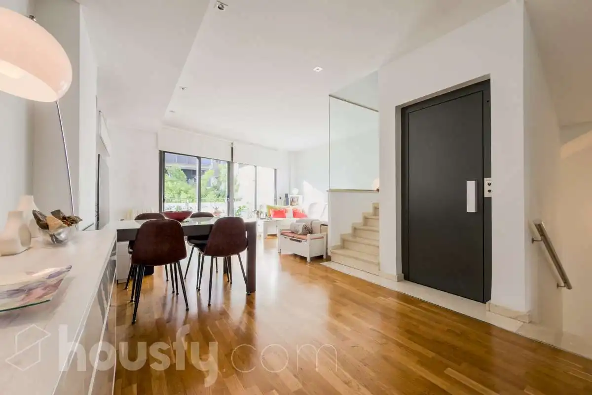 Vista exterior de Casa o chalet en venta en Barcelona con Aire acondicionado, Calefacción y Jardín privado