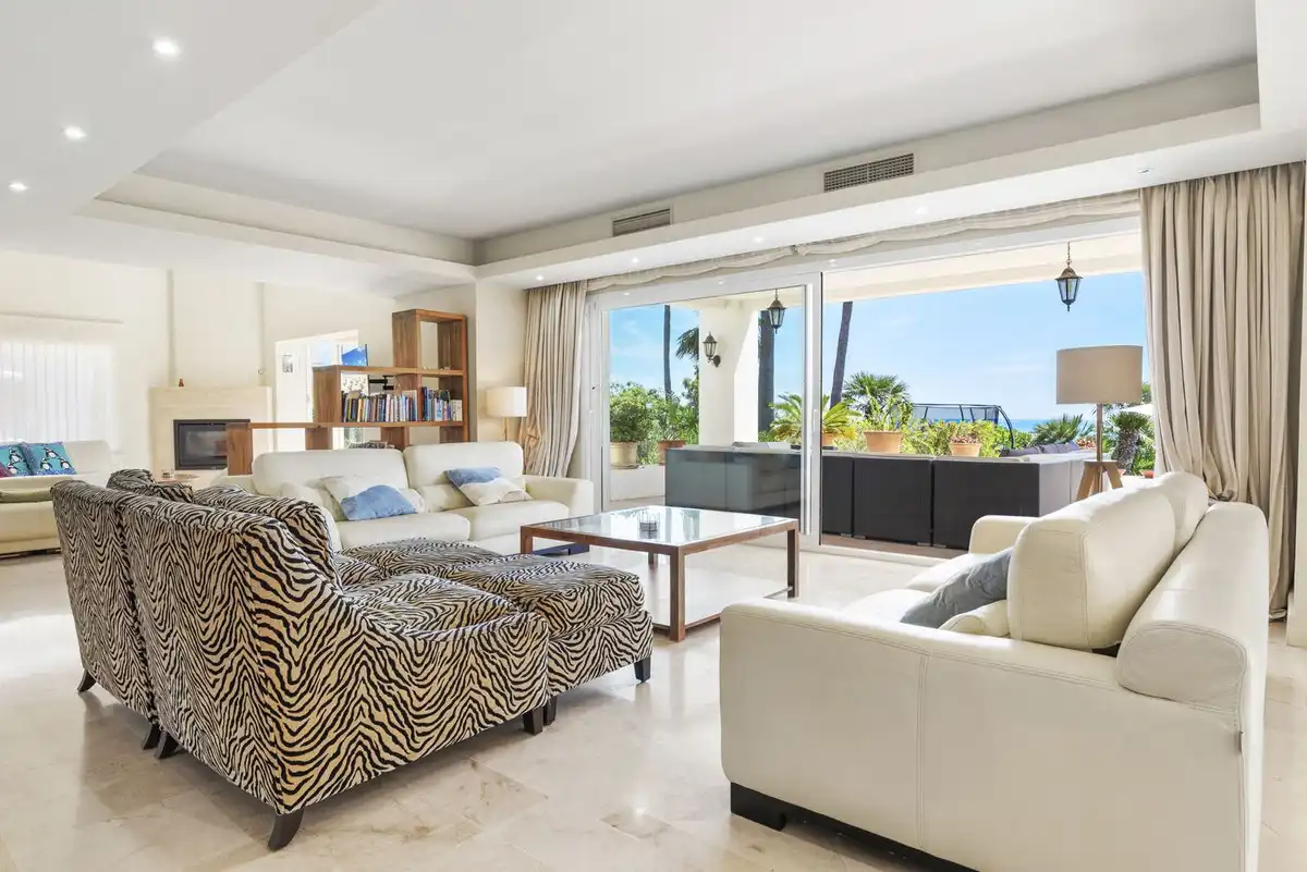 Sala de estar de Casa o chalet en venta en Manilva con Aire acondicionado, Jardín privado y Terraza