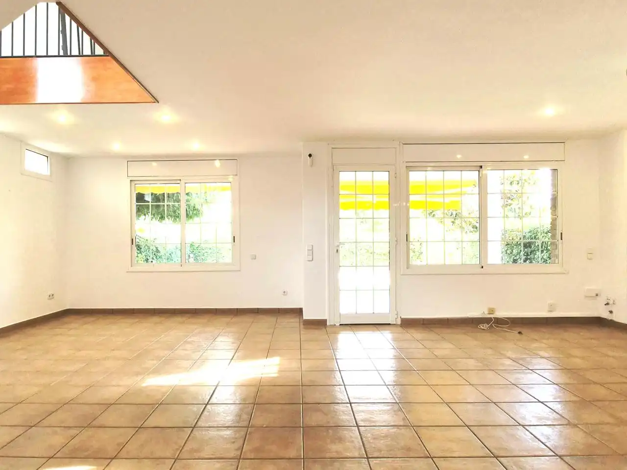 Sala d'estar de Casa o xalet en venda en Matadepera amb Aire condicionat, Jardí privat i Terrassa