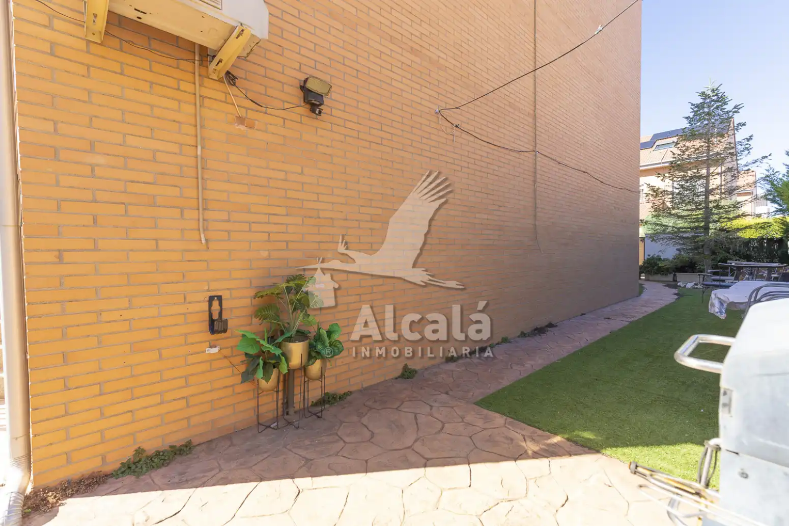 Vista exterior de Casa adosada en venda en Villalbilla amb Aire condicionat, Calefacció i Terrassa