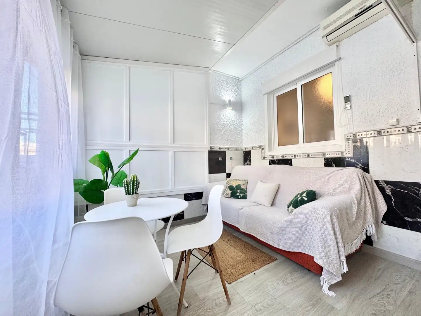 Living room of Flat for rent in Santa Pola  with Heating, Parquet flooring and Terrace
