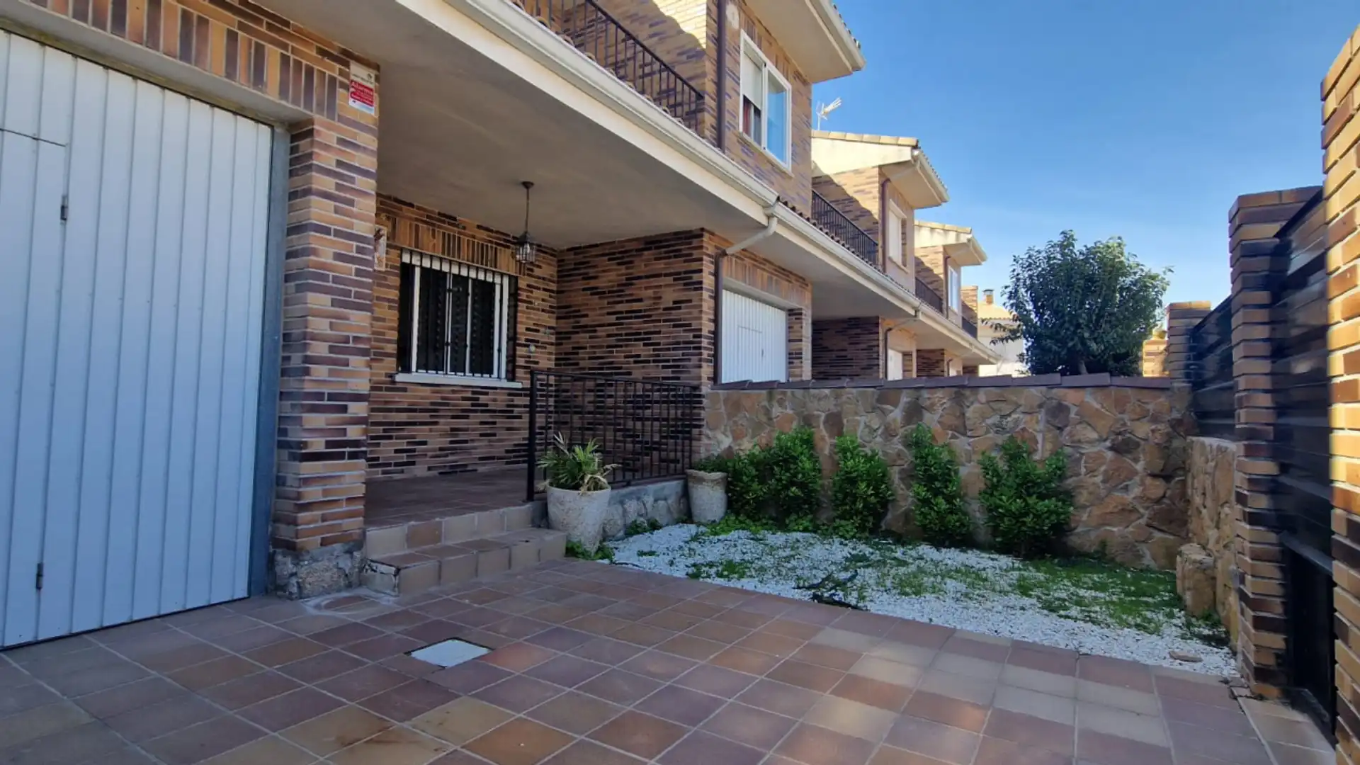 Exterior view of Houses for sale in Borox  with Heating