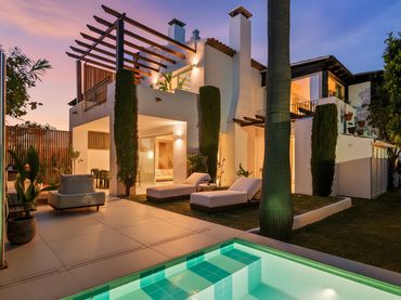 Casa bifamiliare con balcone in vendita a Milla de Oro