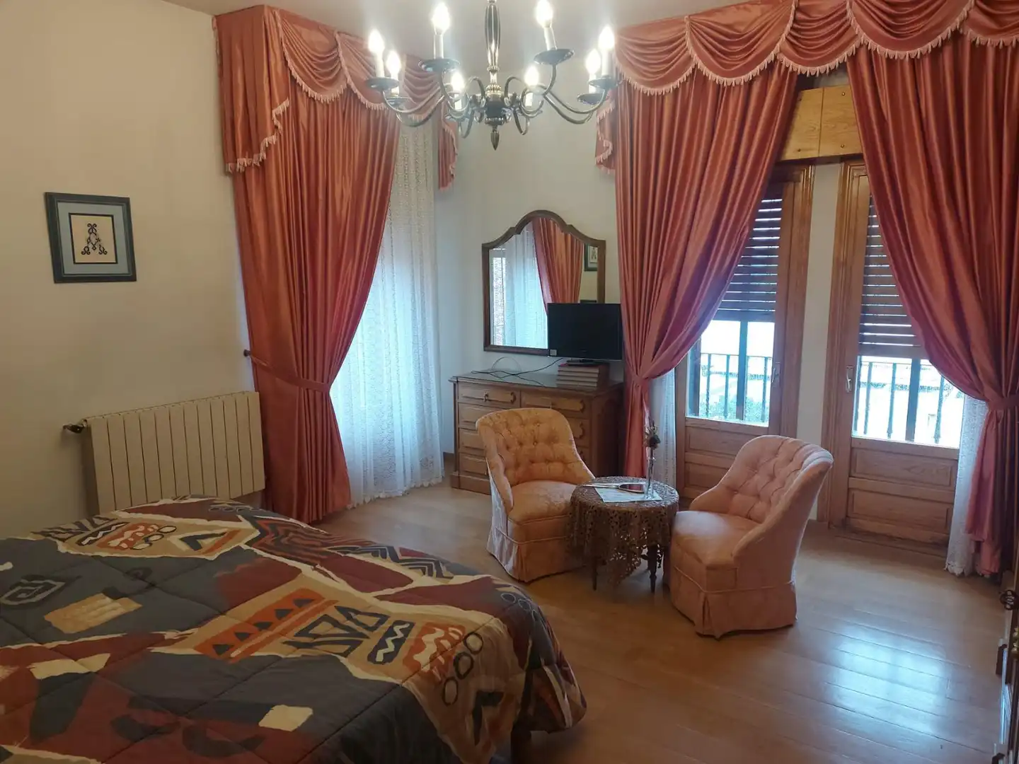 Dormitori de Casa o xalet en venda en Torrecaballeros amb Calefacció, Jardí privat i Traster