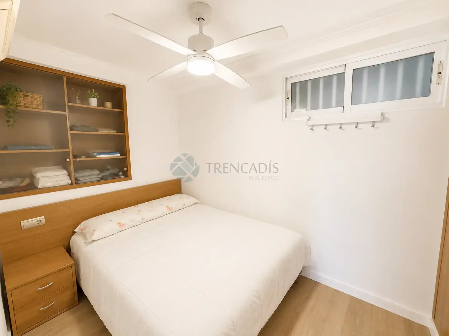 Habitación de Piso en venta en Valencia con Terraza, Piscina y Balcón