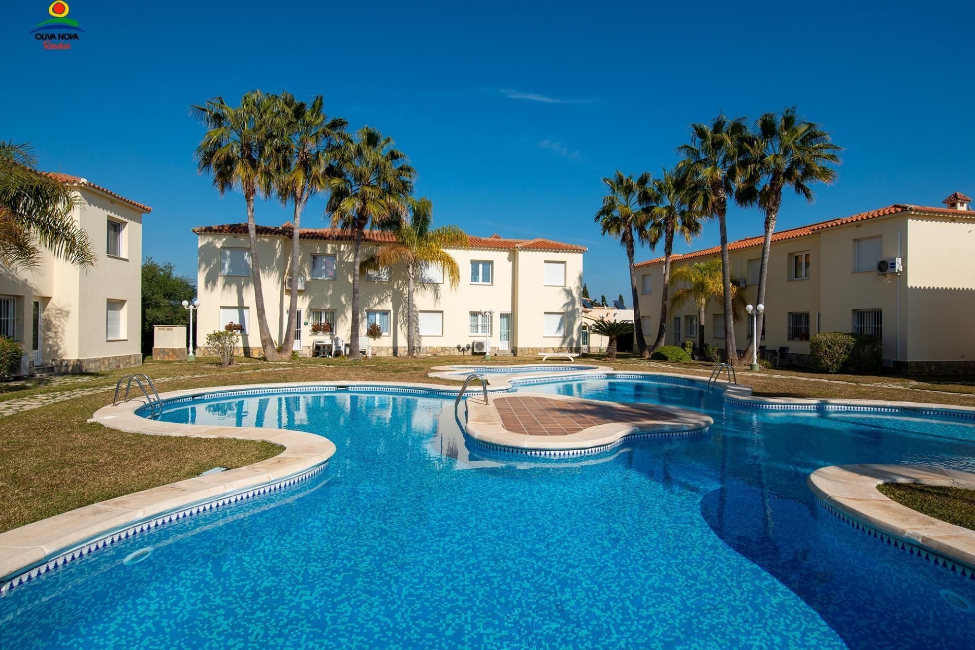 Swimming pool of Apartment for sale in Oliva  with Air Conditioner, Heating and Private garden