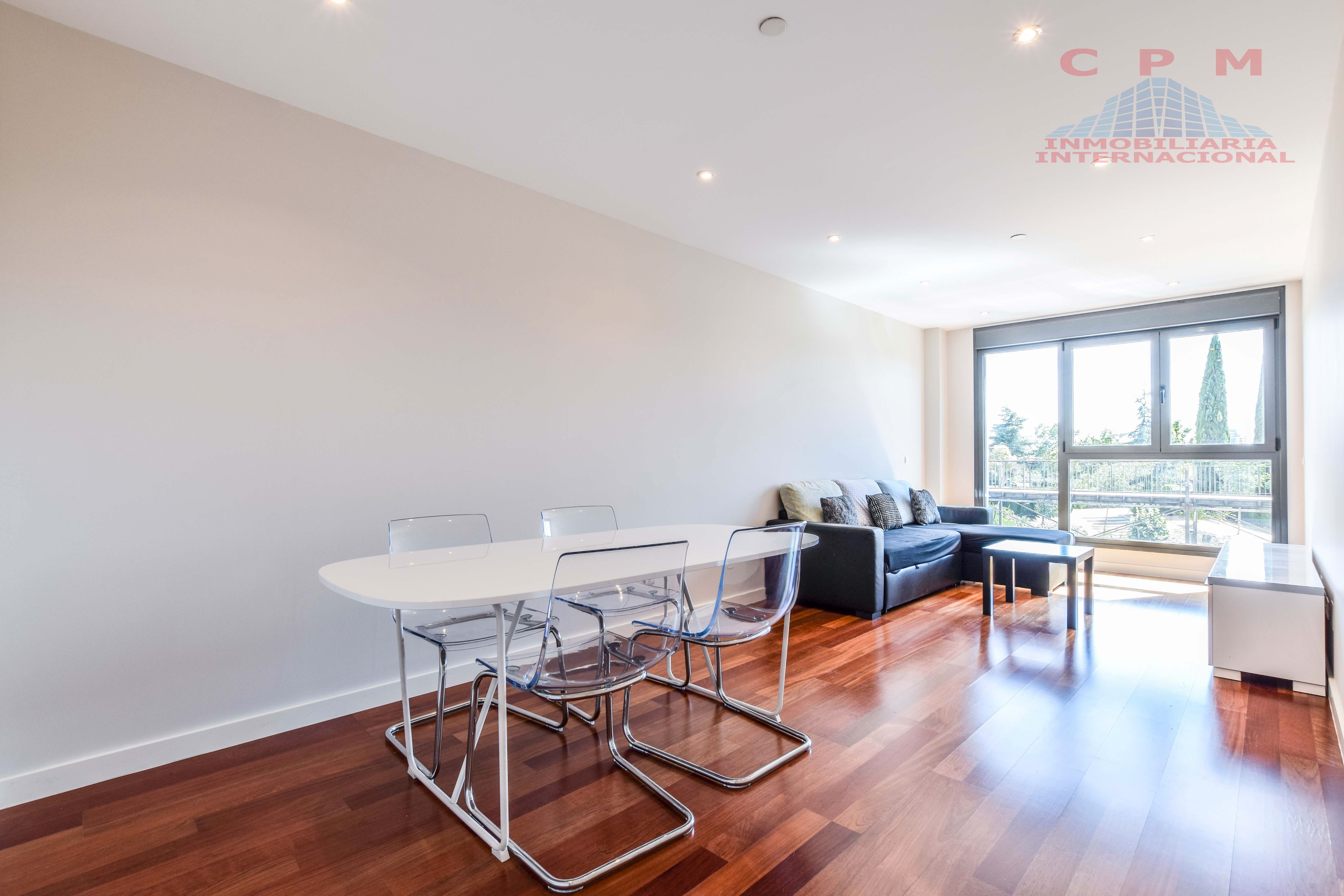 Living room of Flat to rent in  Madrid Capital  with Air Conditioner, Heating and Storage room