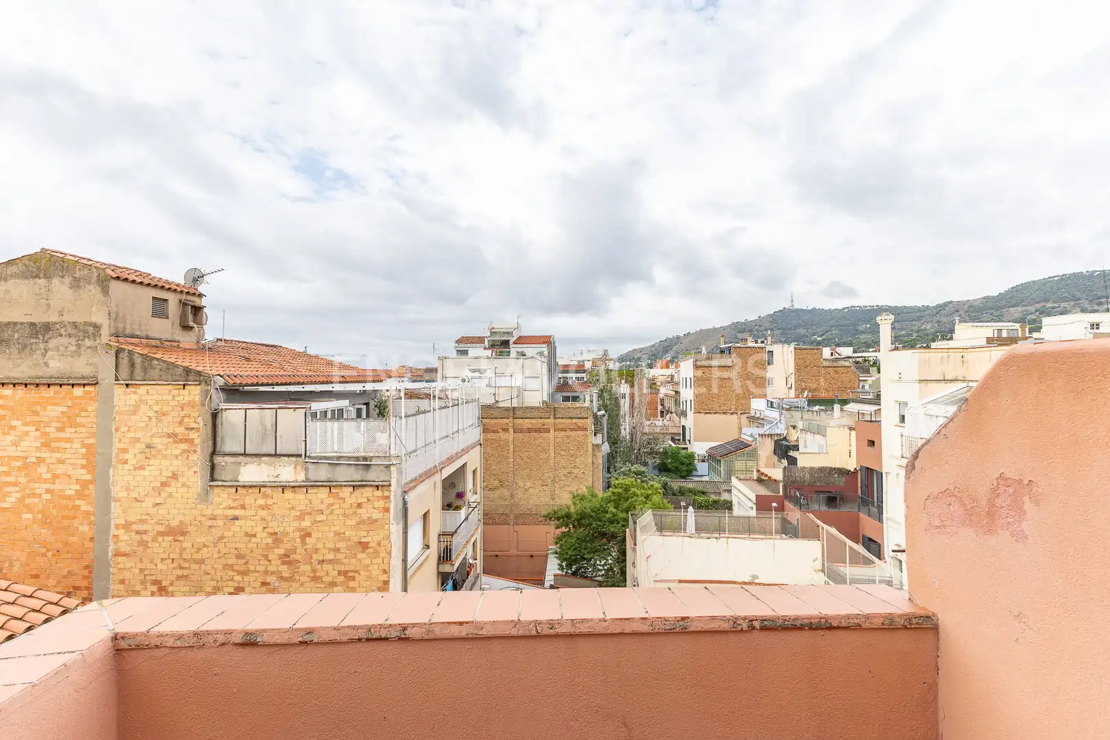 Vista exterior de Àtic en venda en Barcelona amb Calefacció, Parquet i Terrassa