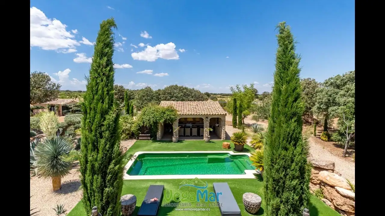 Garden of Country homes for sale in Freila