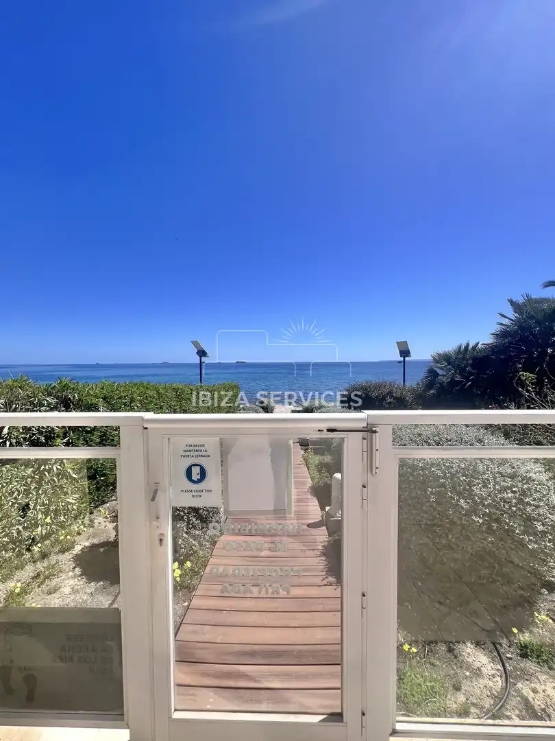 Vista exterior de Pis en venda en Eivissa amb Aire condicionat, Jardí privat i Piscina