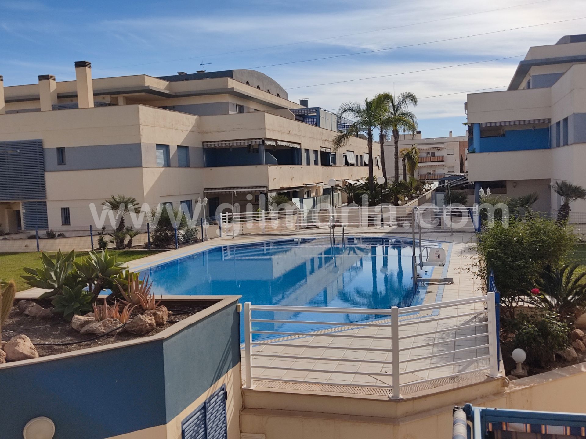 Vista exterior de Pis de lloguer en Vélez-Málaga amb Terrassa i Piscina comunitària