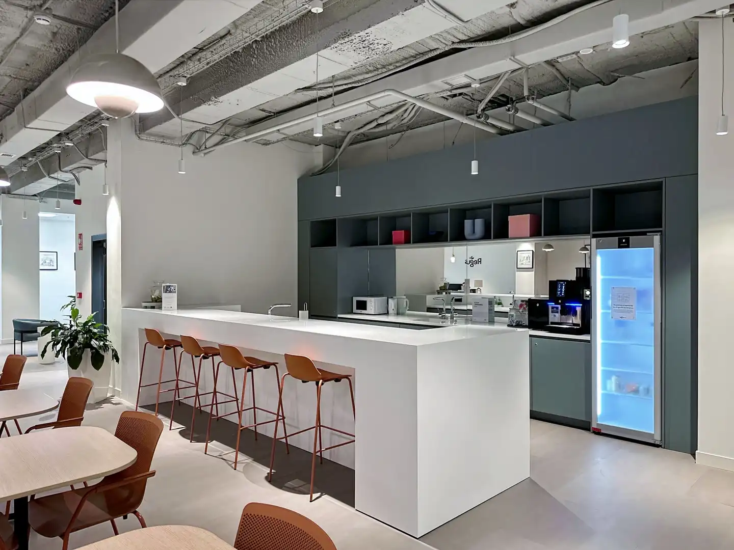 Cocina de Oficina de alquiler en Madrid con Aire acondicionado, Calefacción y Amueblado
