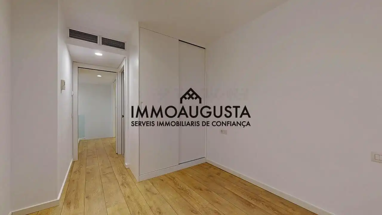 Dormitori de Dúplex de lloguer en Barcelona amb Aire condicionat, Calefacció i Parquet