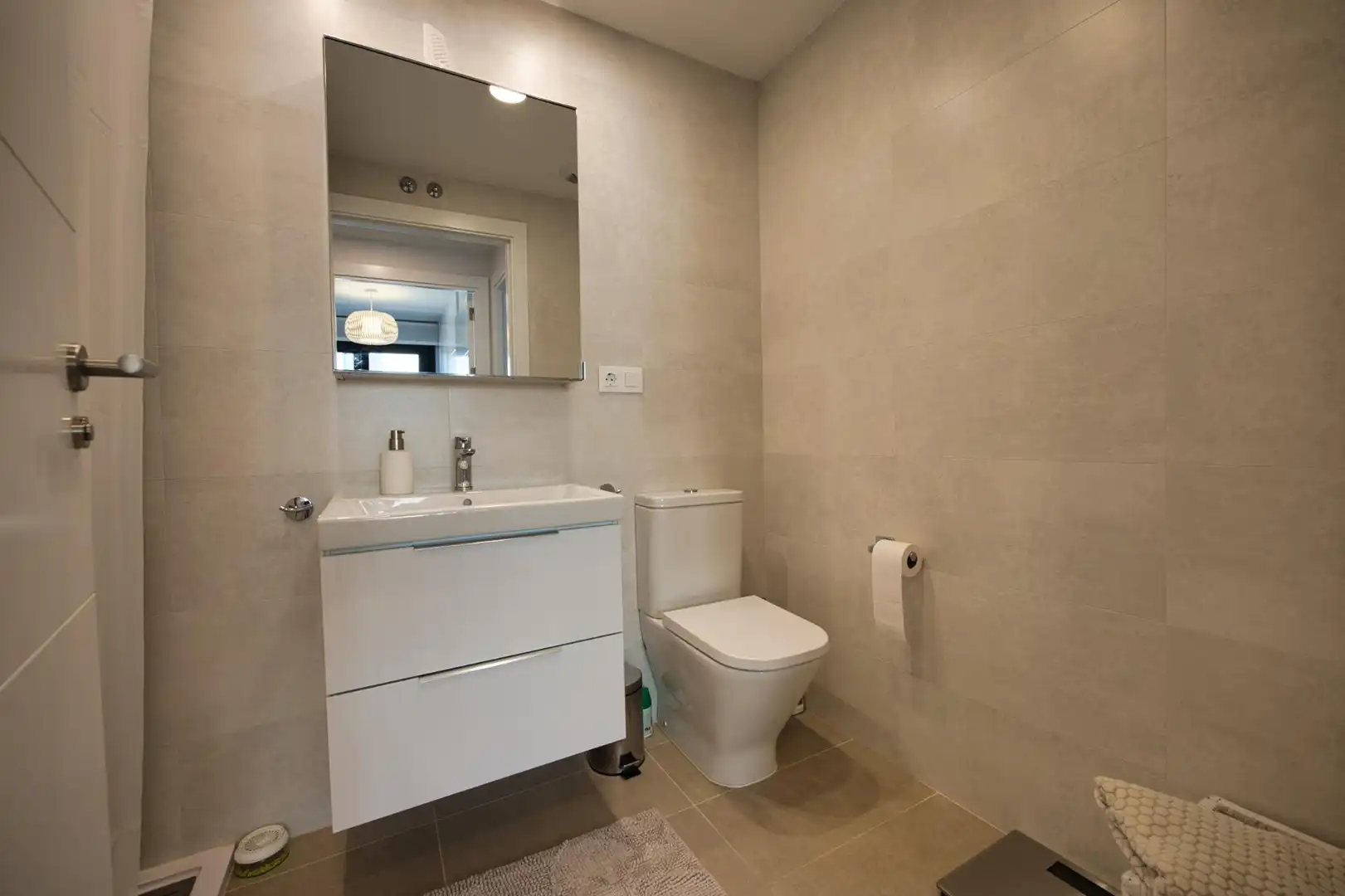 Badezimmer von Wohnung zum Verkauf in Alicante / Alacant mit Klimaanlage, Heizung und Terrasse