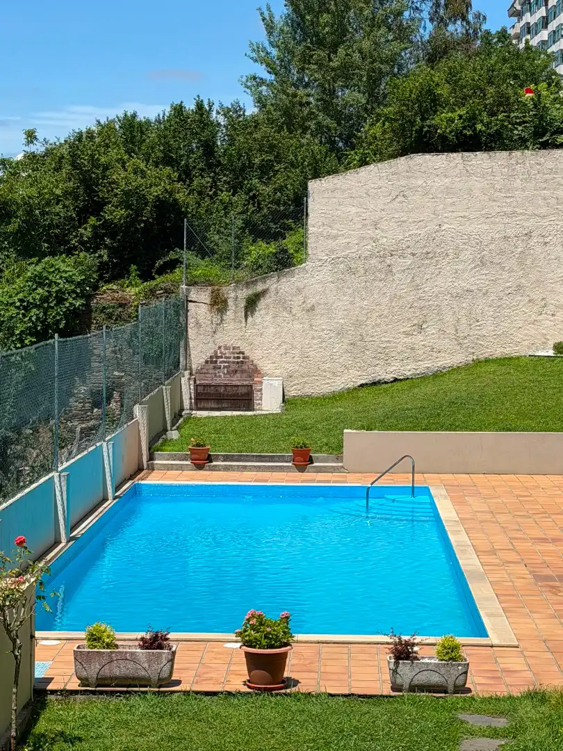 Piscina de Piso de alquiler en Lugo con Calefacción, Terraza y Amueblado