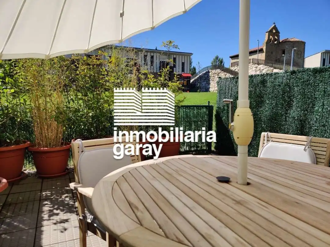 Jardín de Dúplex en venta en Villarcayo de Merindad de Castilla la Vieja con Calefacción