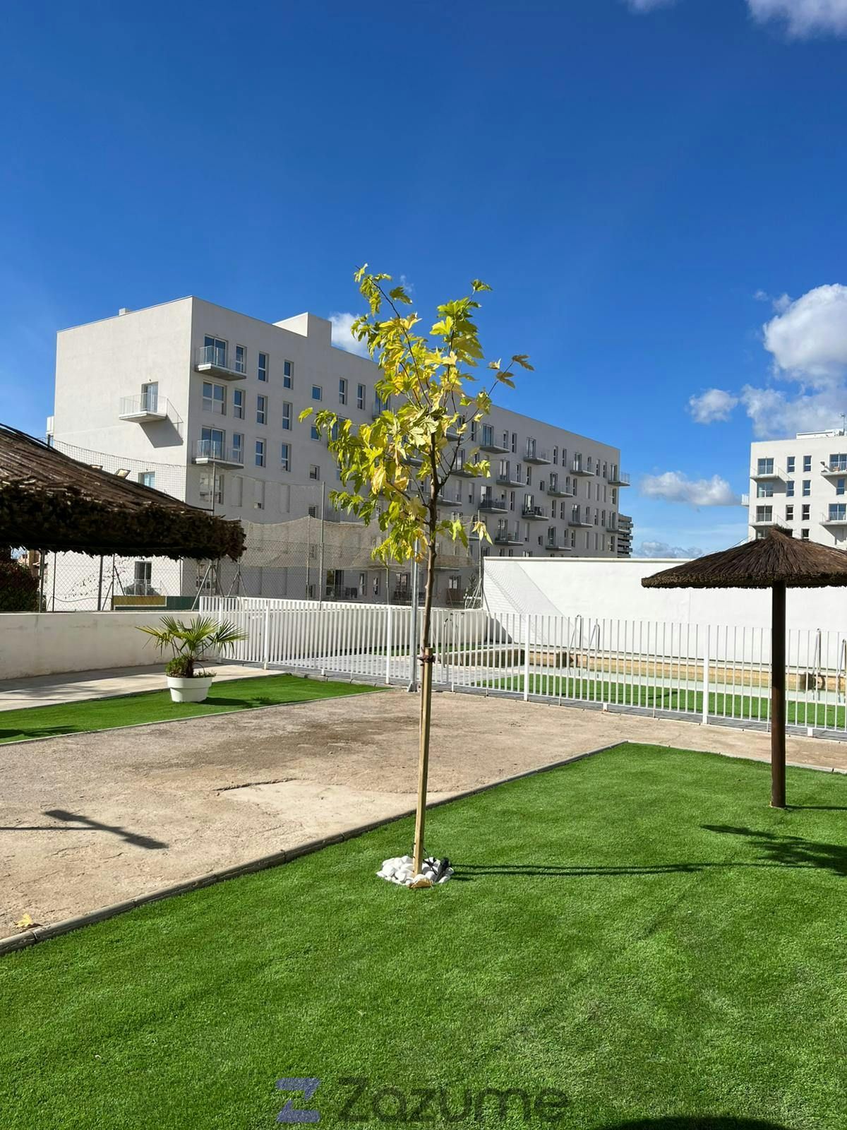 Vista exterior de Pis de lloguer en  Granada Capital amb Aire condicionat, Calefacció i Jardí privat