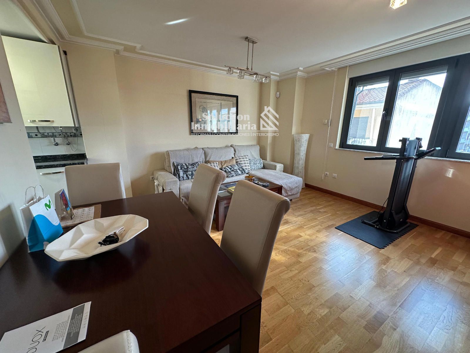 Sala d'estar de Pis en venda en Salamanca Capital amb Calefacció i Moblat