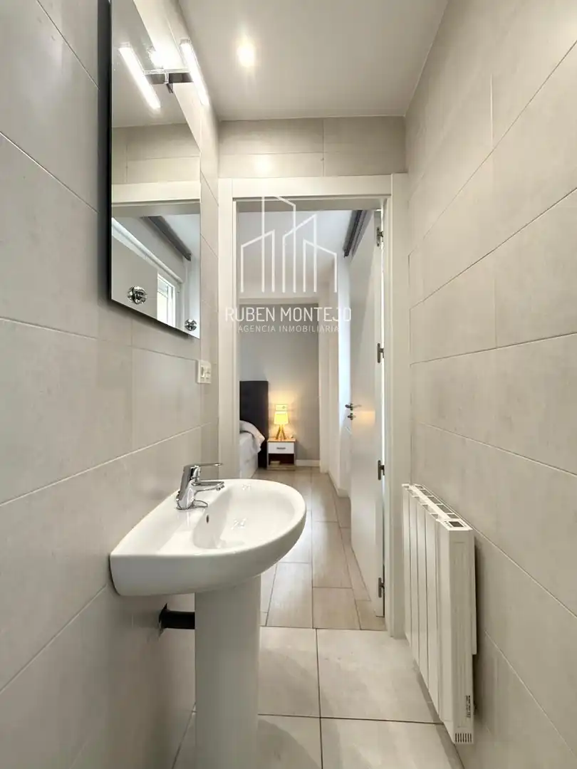 Bany de Apartament de lloguer en Salamanca amb Aire condicionat, Calefacció i Moblat