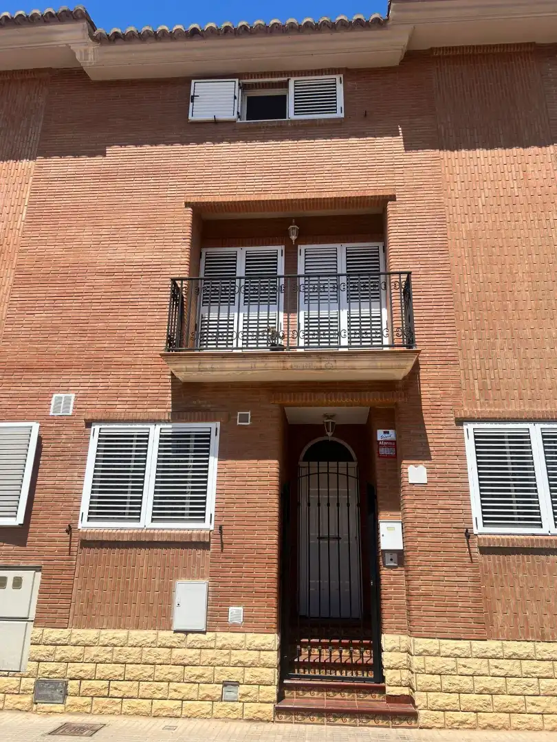 Außenansicht von Einfamilien-Reihenhaus zum Verkauf in Sagunto / Sagunt mit Klimaanlage, Heizung und Terrasse