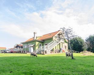 Vista exterior de Casa o xalet en venda en Corvera de Asturias amb Calefacció, Jardí privat i Terrassa