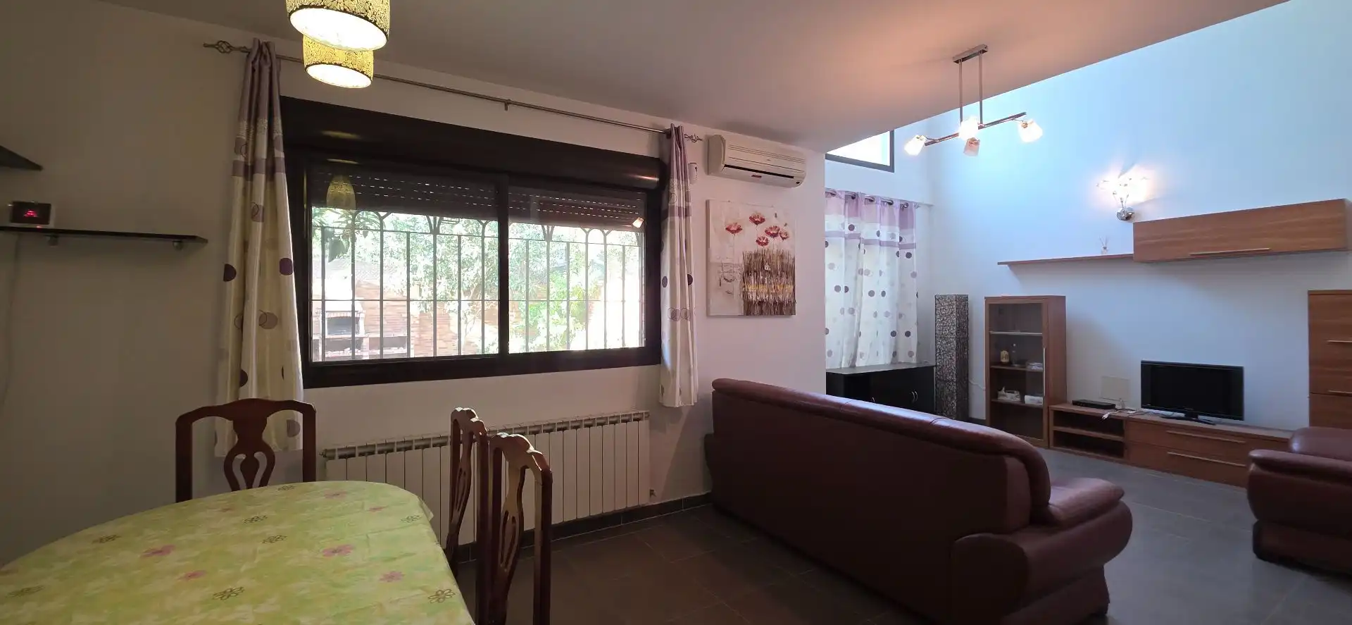 Wohnzimmer von Haus oder Chalet zum Verkauf in Ugena mit Klimaanlage, Heizung und Privatgarten