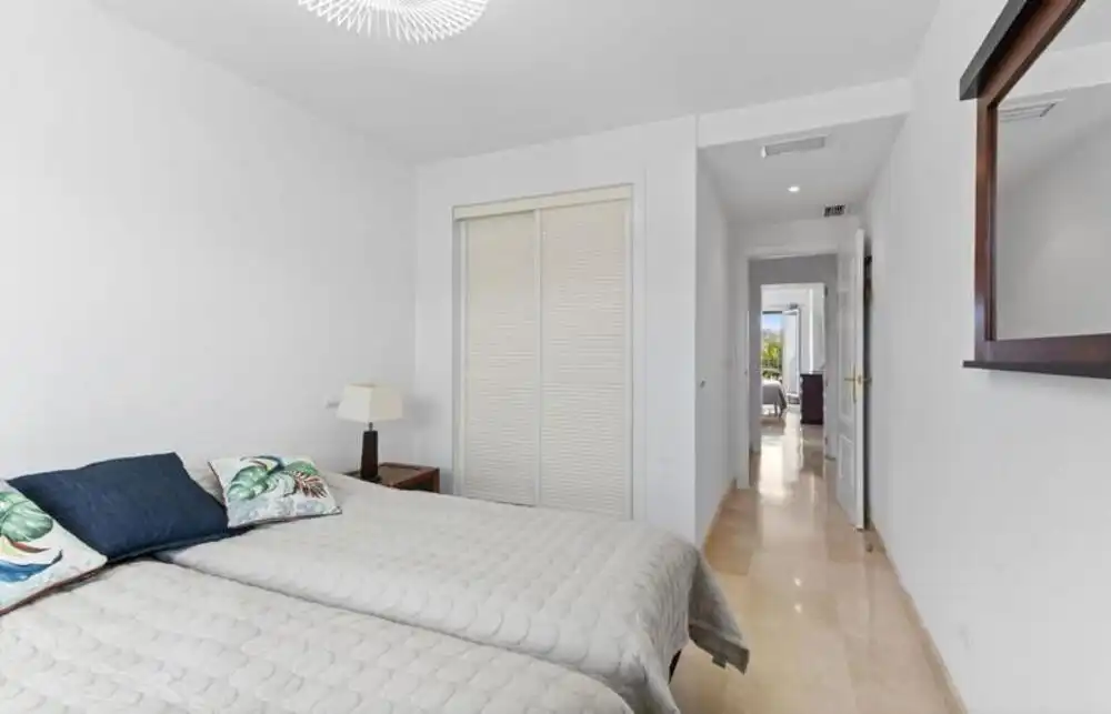 Dormitori de Apartament de lloguer en Benahavís amb Aire condicionat, Terrassa i Traster