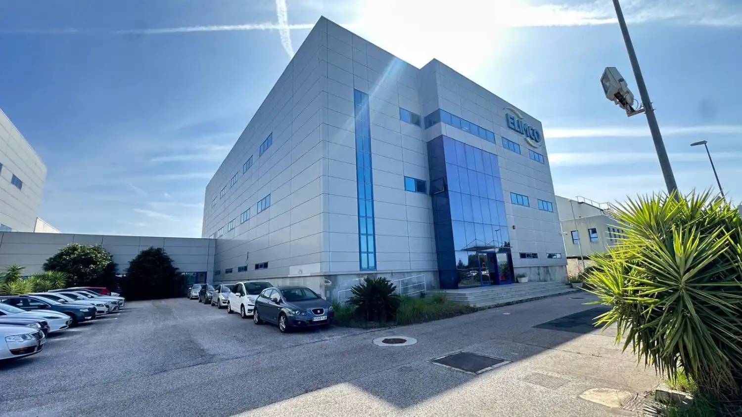 Außenansicht von Fabrikhallen zur Miete in La Rinconada