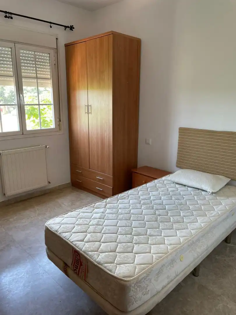 Habitación de Piso de alquiler en Badajoz con Aire acondicionado, Calefacción y Amueblado