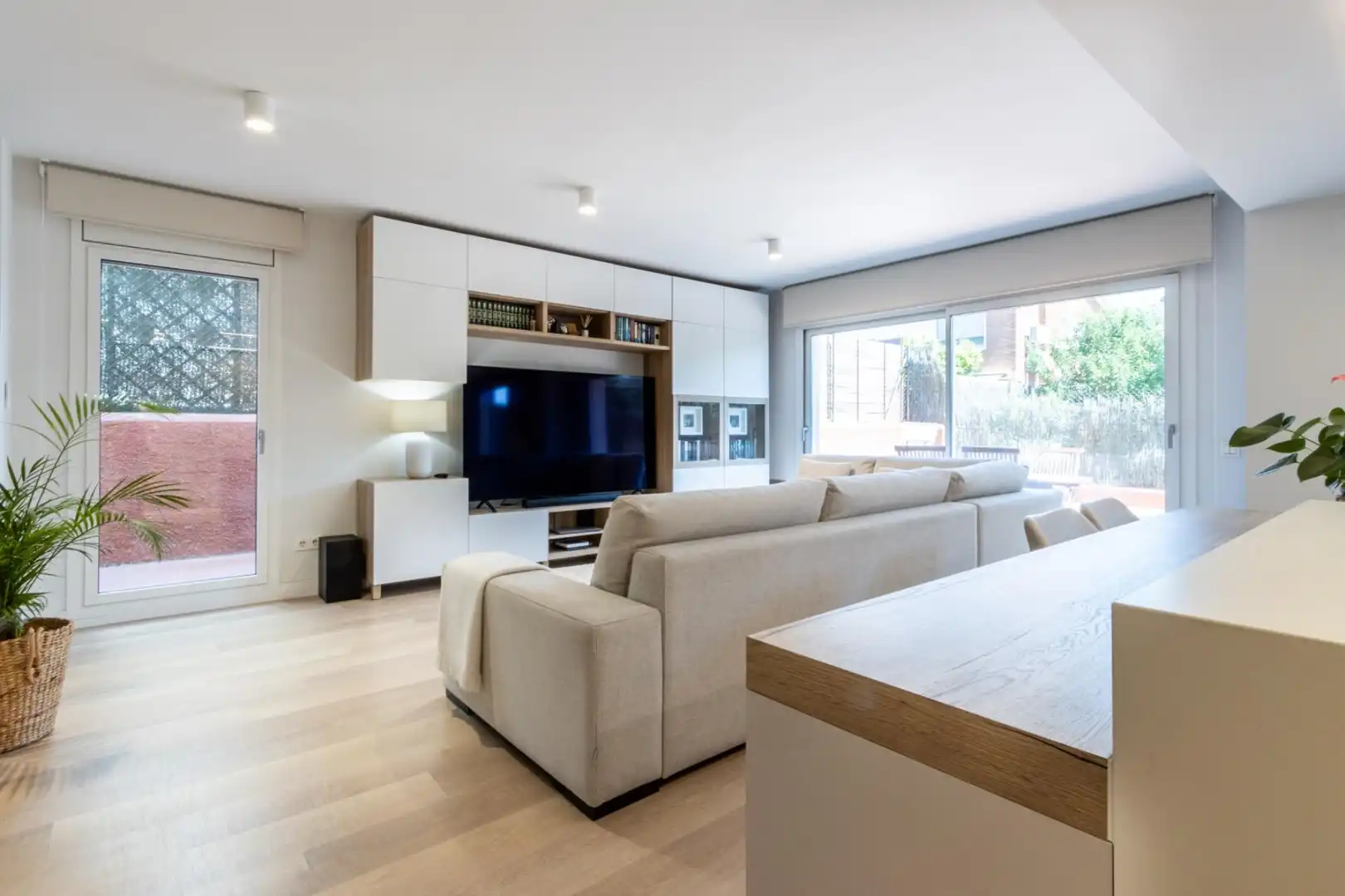 Sala d'estar de Casa adosada en venda en Sant Quirze del Vallès amb Aire condicionat, Calefacció i Parquet